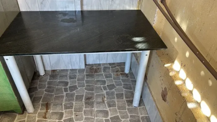 Mesa Retangular Tampo Granito sem cadeiras