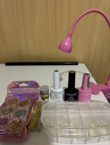 Kit esmaltes em gel com luz uv e unhas postiças