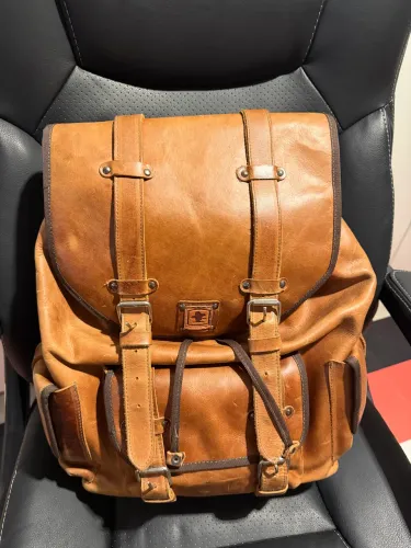 Mochila 100% couro Sacudidos
