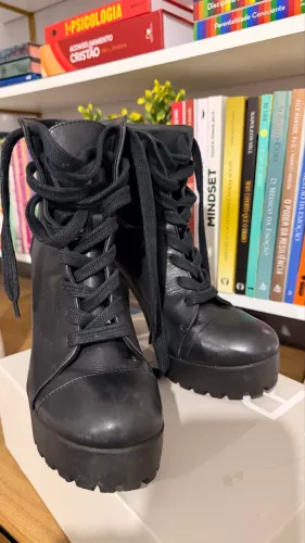 Bota Schutz em Couro n° 36