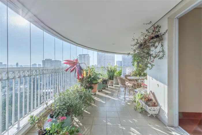 Apartamento com 4 quartos à venda ou para locação em Vila sofia - SP