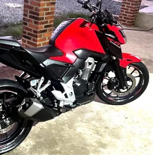 CB 300 f perfeito estado pneu traseiro novo