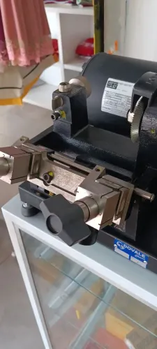 Vende-se máquina de copiar chave duvale 302 super nova.