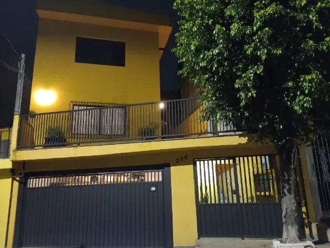 Casa de 210m² em Osasco, 4 Quartos e 2 Banheiros