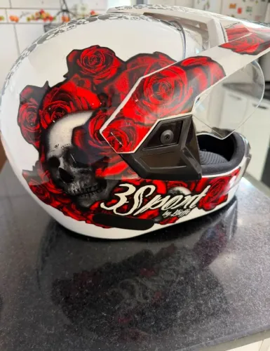 Vendo um capacete marca bieffe , tamanho 56 em ótimo conservação