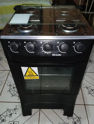 Um fogão 4 bocas semi novo usei só 4 meses o forno nunca foi usado só chamar *