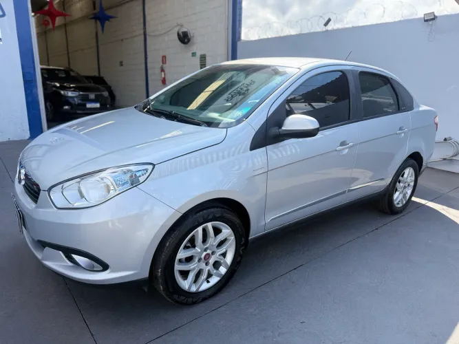 Fiat Grand Siena Essence Dual. 1.6 Flex 16V 2014