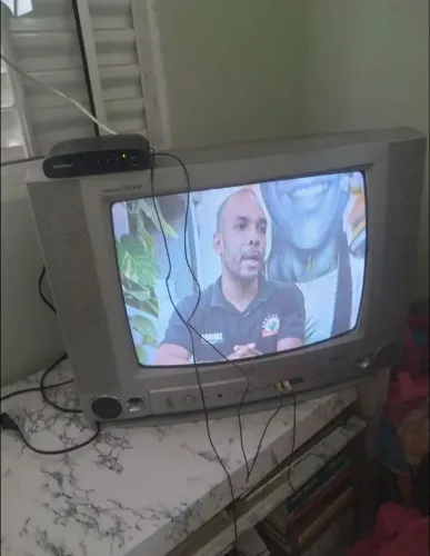 TV LG 20 POLEGADAS COM CONVERSO COMPLETO COM ATENA