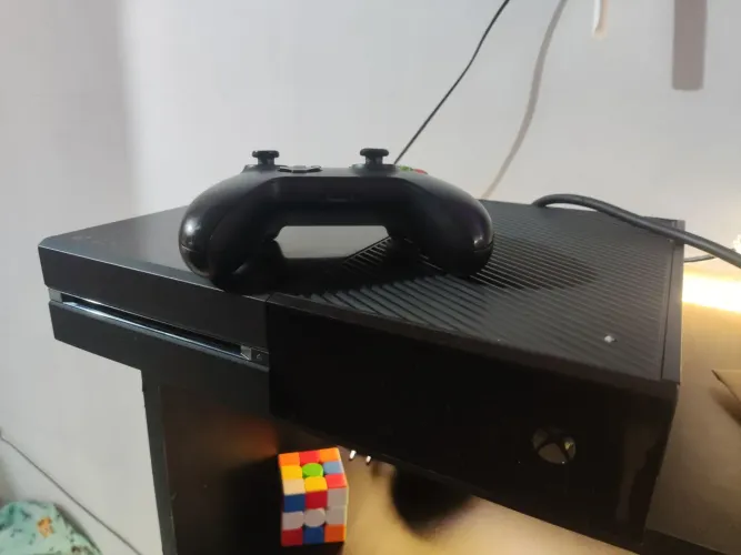 Xbox One + Controle + Jogo FIFA 25
