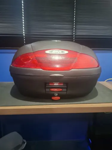Baú Givi 45L para moto