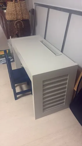 Escrivaninha linda pintada recentemente marca, QUARTO E ETC