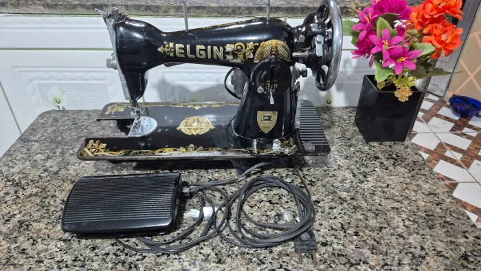 Máquina de custura Elgin B3