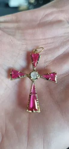Pingente feminino de Ouro 18K, com Rubi e Diamante