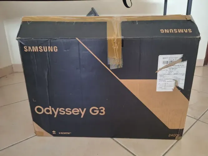 Monitor Samsung Odyssey G3 com defeito