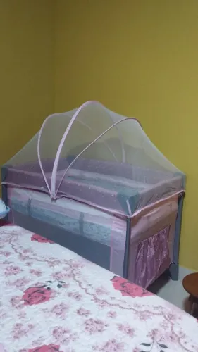 Vendo berço portátil rosa 
