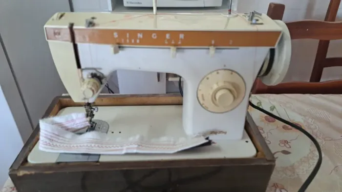 Máquina de Costura Zig Zag Singer
