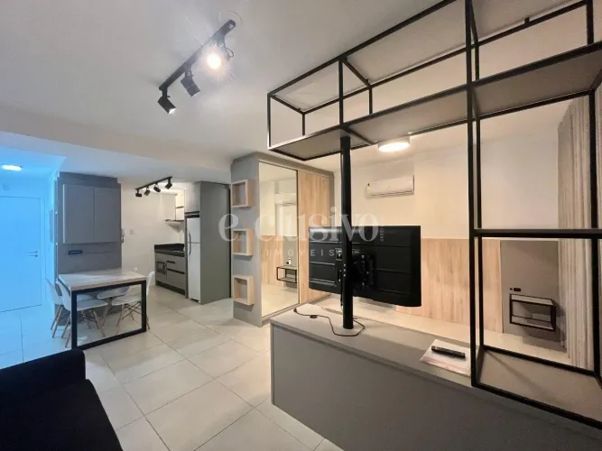 Studio mobiliado à venda em Coqueiros para morar ou investir