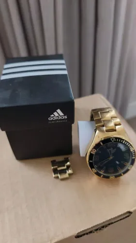 Vendo Relógio Adidas Original dourado, comprado nos Estados Unidos