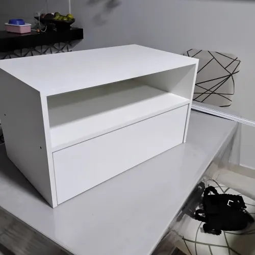Vendo duas mesas de cabeceira 69x 39 cm, pesada e em ótimo estado de conservação 