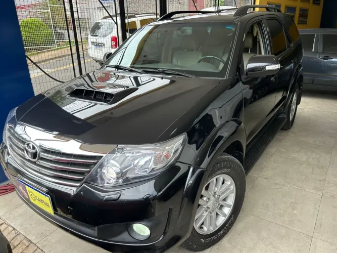 Toyota Hilux SW4 SRV D4-d 4X4 3.0 TDI Dies. AUT 2012