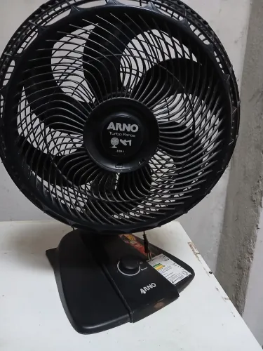 Ventilador de mesa de 40 Cm Arno para retirada de peça