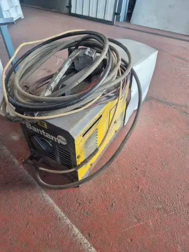 Maquina de solda esab 256PLUS. $ 300