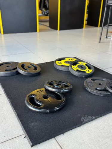PISO EMBORRACHADO | BODY SHOP