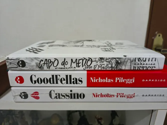 Coleção Editora Darkside - 3 livros Capa Dura(1 ainda lacrado)