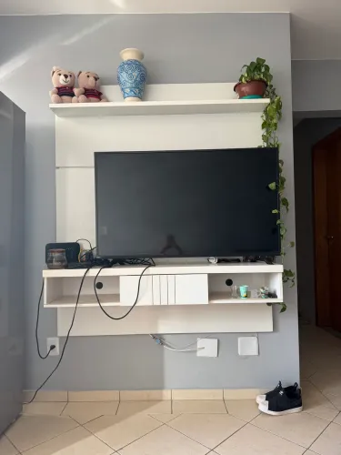 Painel para TV com nichos/hack