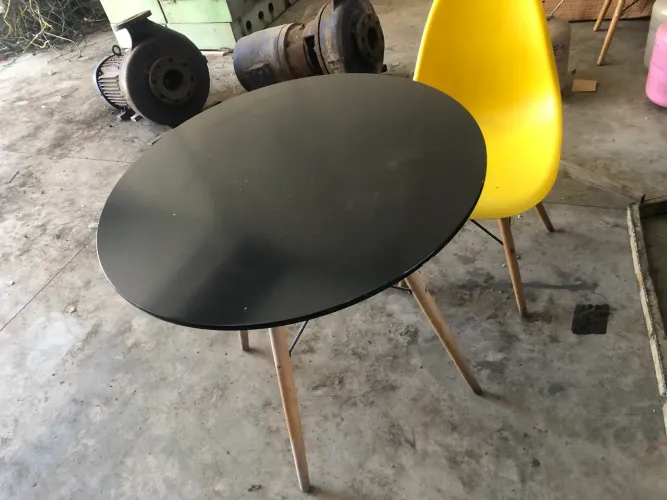 Mesa 100$, cadeira 50$ . Ambas estão zeras .