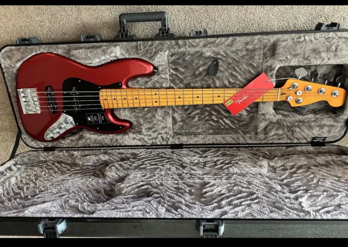 Baixo Fender Ultra Ii 2026 sem uso com plásticos