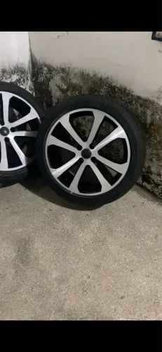Rodas 17 com pneus novos