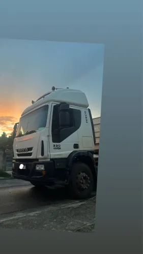 Vendo conjunto caminhão iveco cursor 330 ano 2010 graneleiro