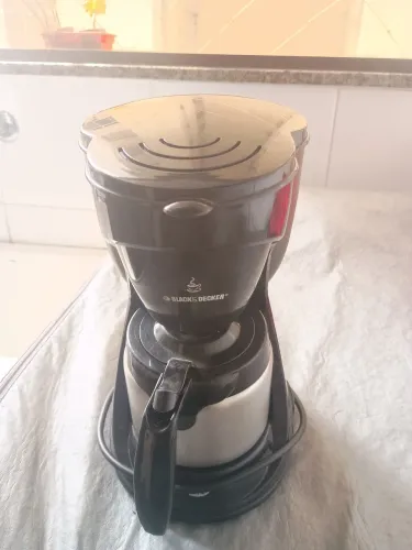 Cafeteira elétrica 127 funcionando perfeitamente.