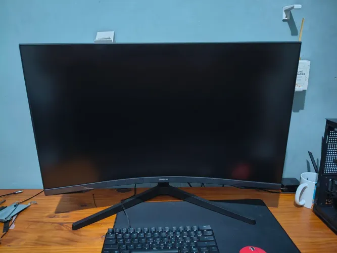Monitor Samsung 32P 2k 165hz.