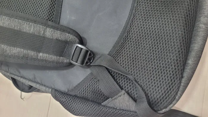 Mochila semi nova -leia