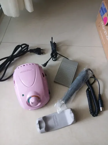 Todos os equipamentos necessários para unhas emgel