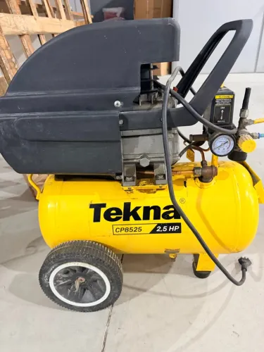 COMPRESSOR DE AR TEKNA 2,5 HP - 24 LITROS - OPORTUNIDADE