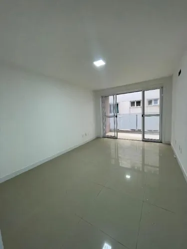 Atlântica Imóveis tem excelente Apartamento à Venda, 78 m² na Praia Campista, Macaé/RJ.