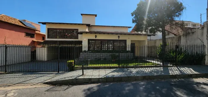 Casa de Alto Padrão à Venda no Mangabeiras 547 m² | Piscina | Sauna | Espaço Gourmet