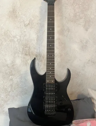 Guitarra Ibanez Gio Dx com alavanca mod Floyd Rose