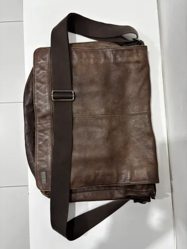 Bolsa transversal hugo boss couro marrom
