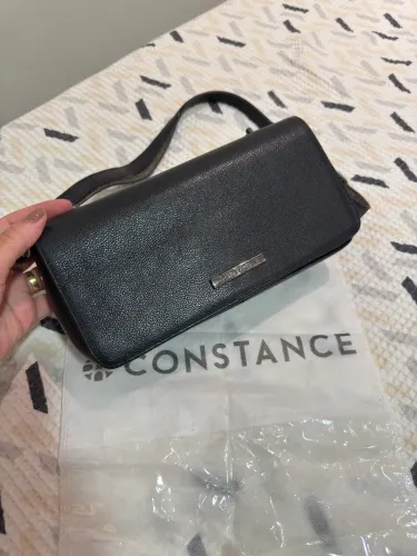 Bolsa baguete da Constância em couro