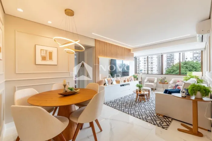 Apartamento impecável com 2 dormitórios e duas vagas no bairro Boa Vista