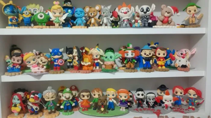 Coleção inteira de 70 Miniaturas de vários personagens (cada um sairá por apenas R$5)