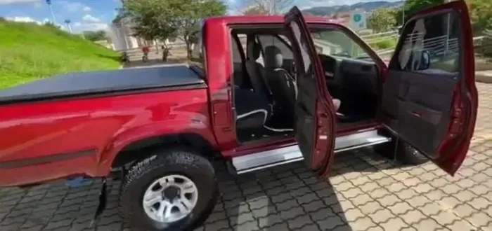 Toyota Hilux CD SR 4X4 3.0 8V 90cv Diesel 2002