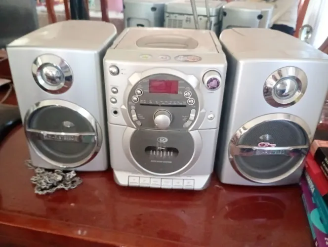 RÁDIO VINTAGE ANOS 2000 FUNCIONA CD E AM/FM