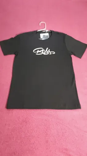 Camisas na promoção