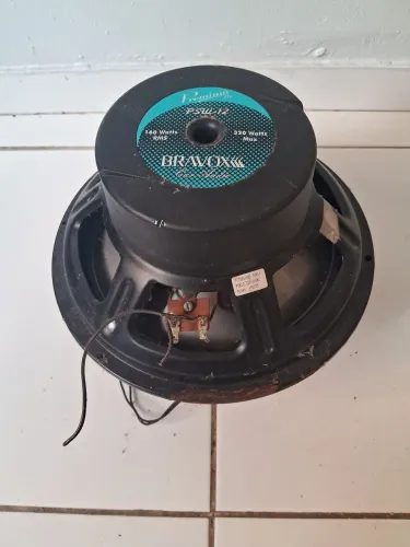 Vendo par de auto-falantes da Bravox por R$-300.