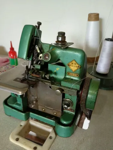 Máquina Overlock